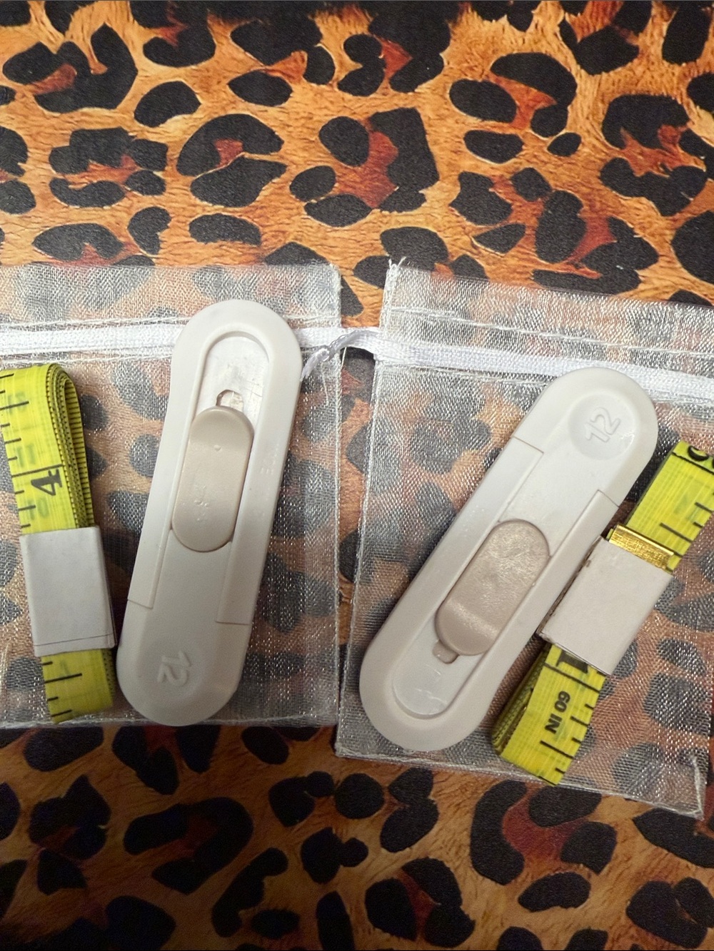 ❣️5/$25❣️Buyer’s gifts 🎁 Retractable 12ft Measuring Tape - retractable blade. 🆕
